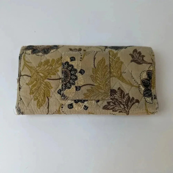 Maggie B Quilted Trifold Wallet - Picture 6 of 9